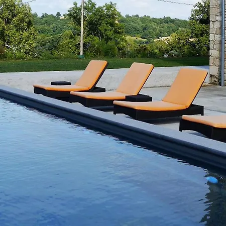 Mauvezin Sleeps 12 Pool 度假居 Mauvezin (Gers)