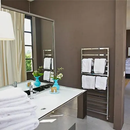 Mauvezin Sleeps 12 Pool 度假居
